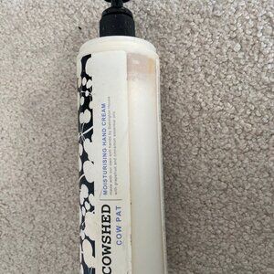 - Cowshed cow pat moisturising hand lotion - 250ml